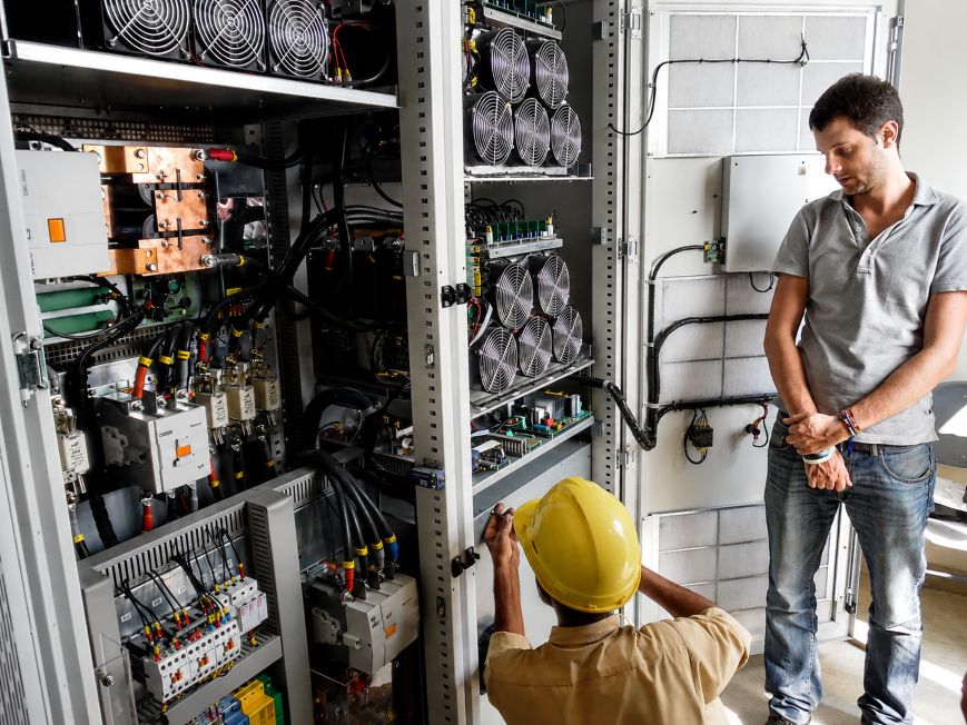 Grid-tied hybrid solar installation